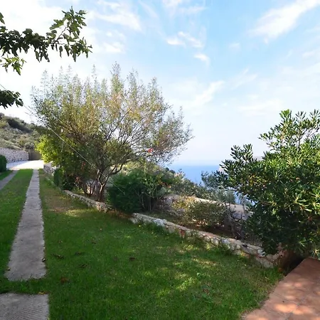 Sophia Limeni View Guest house