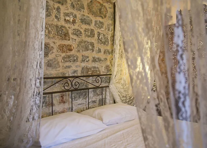 Sophia Limeni View בית הארחה 3*