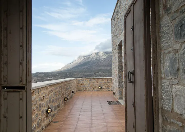 בית הארחה Sophia Limeni View 3*