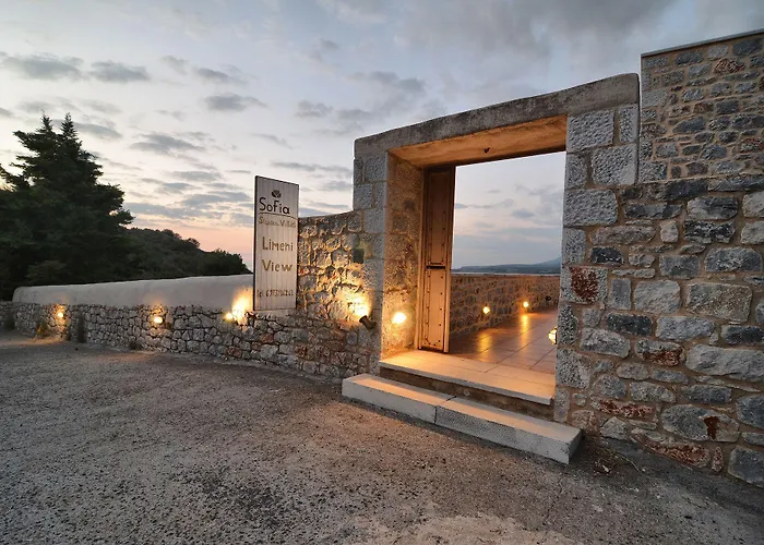 בית הארחה Sophia Limeni View 3*