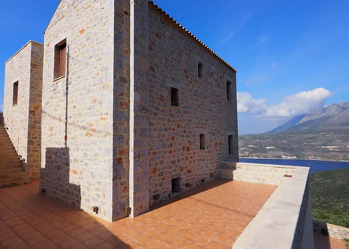 בית הארחה Sophia Limeni View