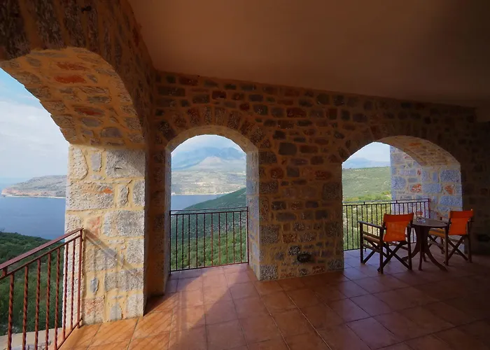 בית הארחה Sophia Limeni View