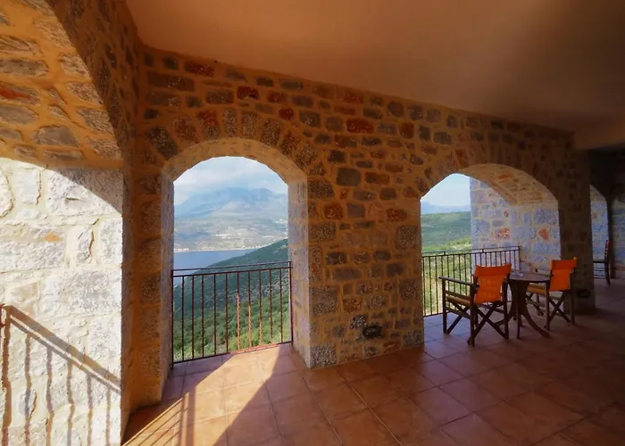 בית הארחה Sophia Limeni View